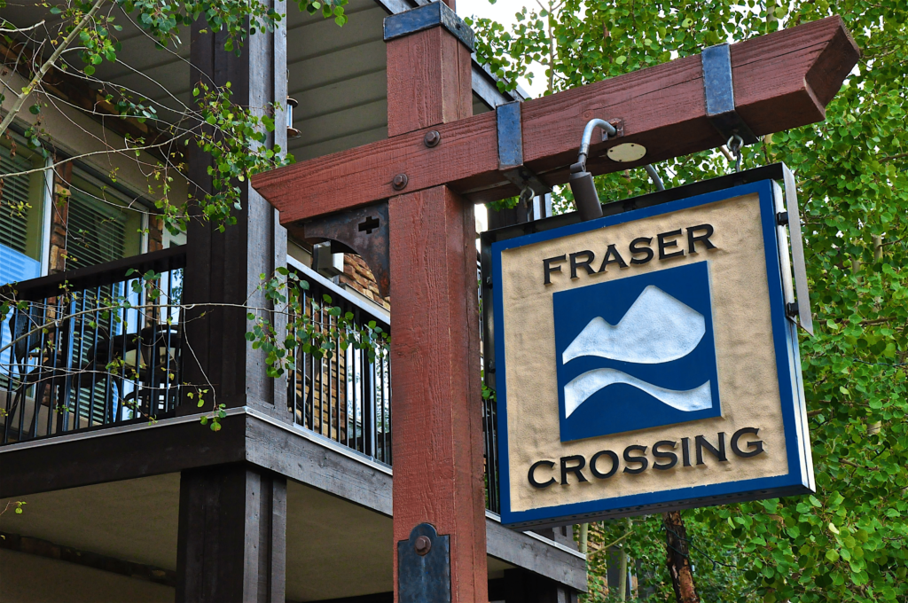 Fraser Crossing Entry Sign